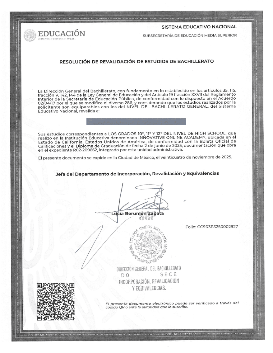 Resolución de Revalidación de Estudios emitida por la SEP, con los datos personales del titular cubiertos